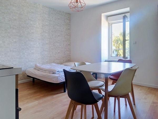 SAINT-BRIEUC CENTRE - IMMEUBLE DE RAPPORT - 5 APPARTEMENTS MEUBLÉS - BON RENDEMENT LOCATIF