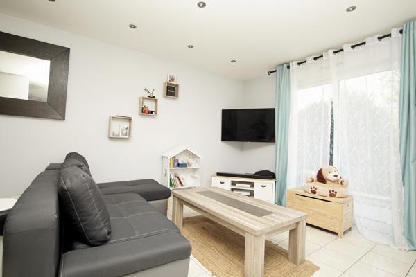 Maison F4 rez-de-jardin, 2 chambres, terrain 160 m2 + parking et cave