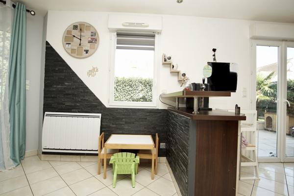 Maison F4 rez-de-jardin, 2 chambres, terrain 160 m2 + parking et cave