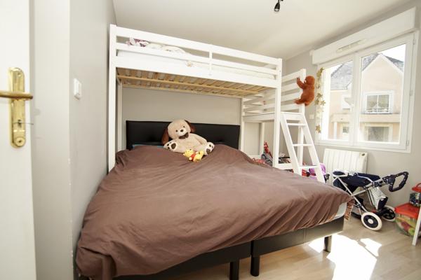 Maison F4 rez-de-jardin, 2 chambres, terrain 160 m2 + parking et cave