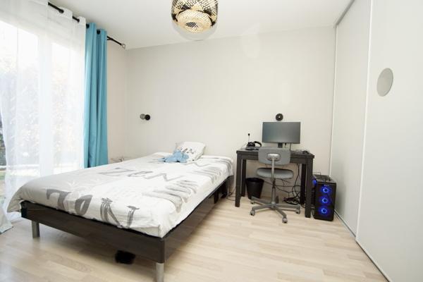 Maison F4 rez-de-jardin, 2 chambres, terrain 160 m2 + parking et cave