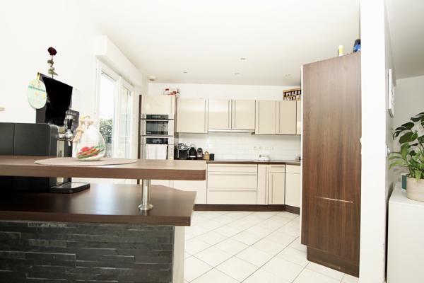 Maison F4 rez-de-jardin, 2 chambres, terrain 160 m2 + parking et cave