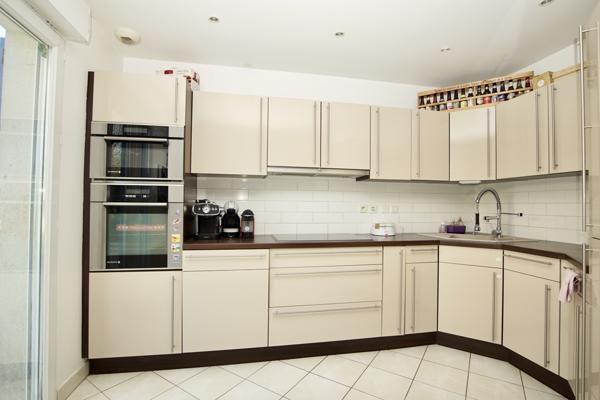 Maison F4 rez-de-jardin, 2 chambres, terrain 160 m2 + parking et cave