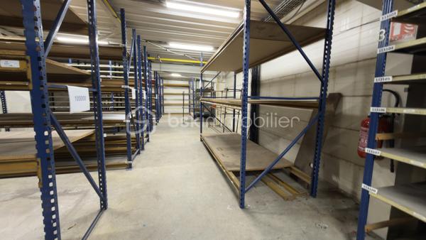 Local d'activités de 1 500 m²