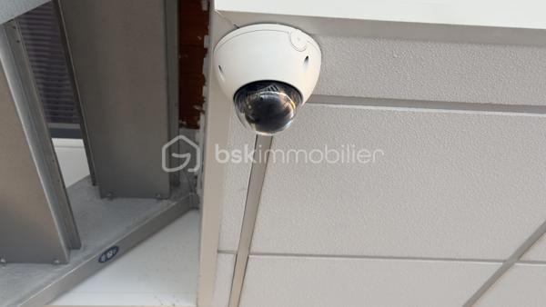 Local d'activités de 1 500 m²