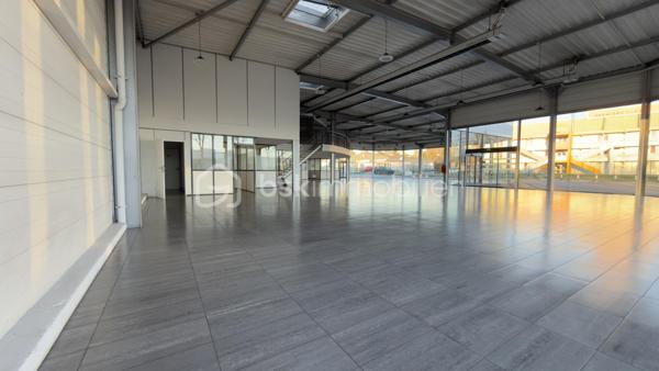 Local d'activités de 1 500 m²