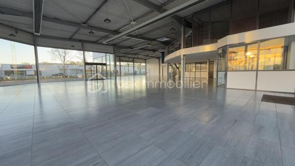 Local d'activités de 1 500 m²
