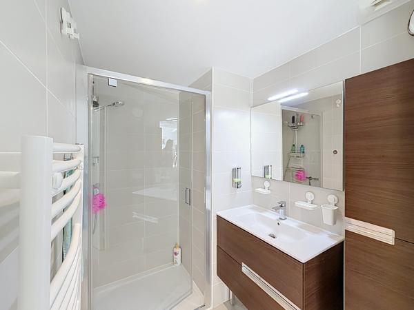 Juan les Pins - 2-3 pièces 50m2 - Rez-de-jardin 100m2 - Stationnement