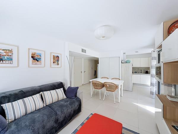 Juan les Pins - 2-3 pièces 50m2 - Rez-de-jardin 100m2 - Stationnement