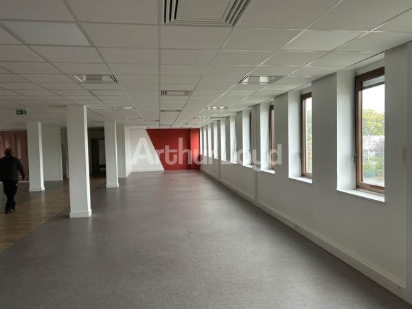 Bureau location vente Roubaix site indépendant sur parcelle de 15000 m2
