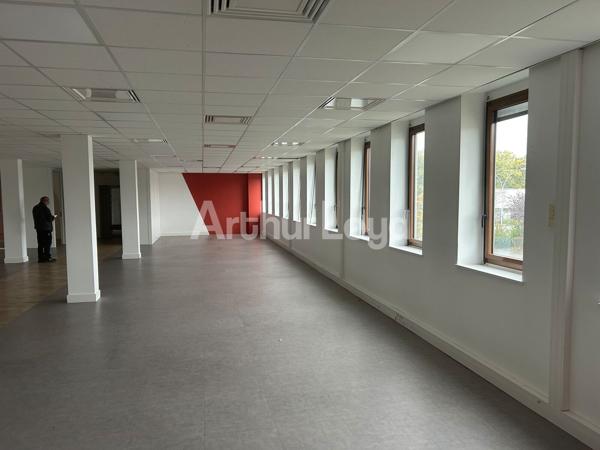 Bureau location vente Roubaix site indépendant sur parcelle de 15000 m2