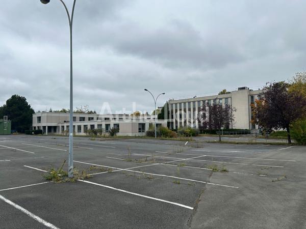 Bureau location vente Roubaix site indépendant sur parcelle de 15000 m2