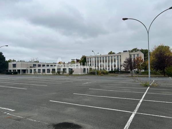 Bureau location vente Roubaix site indépendant sur parcelle de 15000 m2