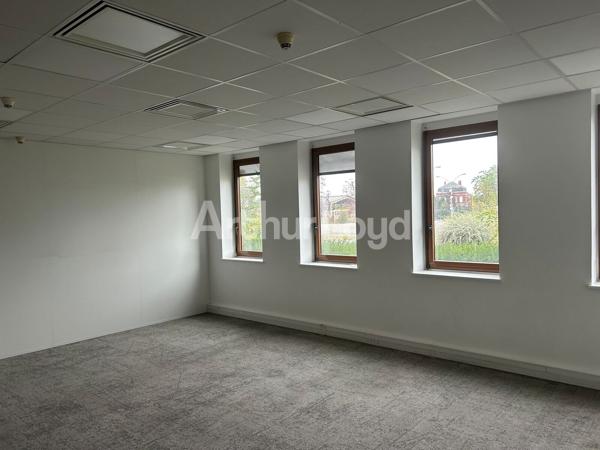 Bureau location vente Roubaix site indépendant sur parcelle de 15000 m2