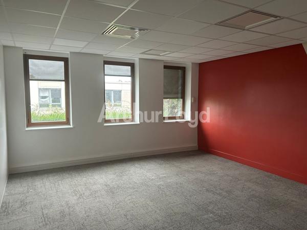 Bureau location vente Roubaix site indépendant sur parcelle de 15000 m2