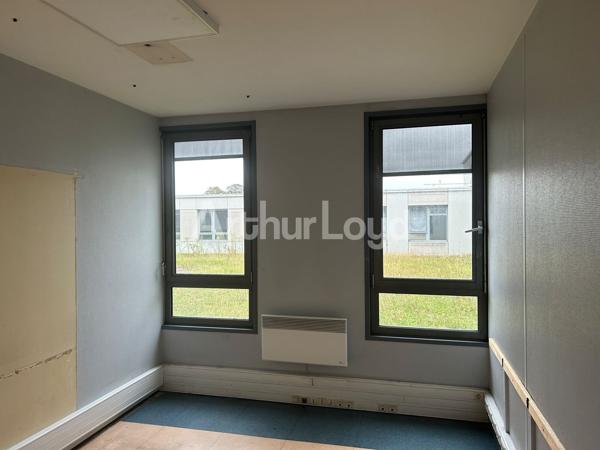 Bureau location vente Roubaix site indépendant sur parcelle de 15000 m2