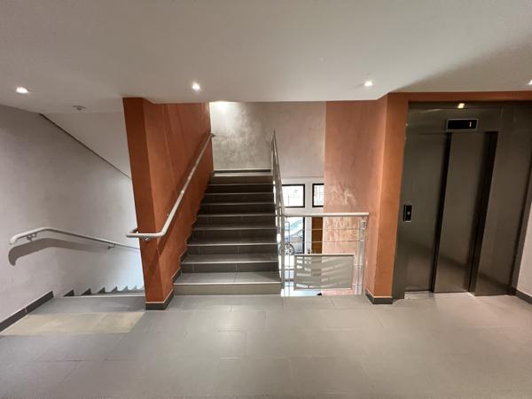 Bureaux à louer à Nîmes secteur gare rez de chaussée immeuble récent