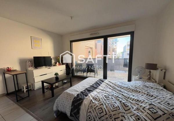 A vendre, superbe studio sur Bordeaux, 25 m² avec parking, terrasse, ascenseur.