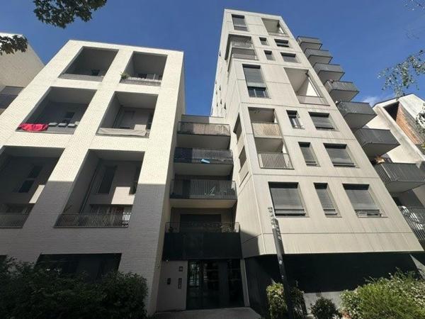A vendre, superbe studio sur Bordeaux, 25 m² avec parking, terrasse, ascenseur.