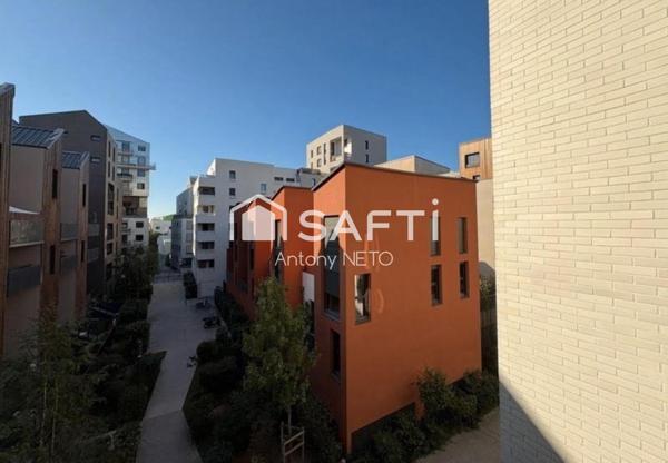 A vendre, superbe studio sur Bordeaux, 25 m² avec parking, terrasse, ascenseur.