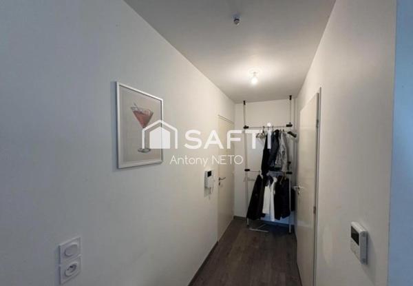 A vendre, superbe studio sur Bordeaux, 25 m² avec parking, terrasse, ascenseur.