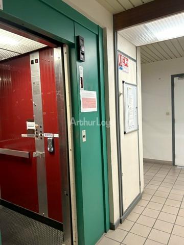 BUREAUX à VENDRE de 122 m²