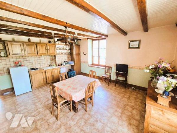 Entre Vignes et forêts, sur la commune de Cunfin, proche sortie d'autoroute A5, venez découvrir...