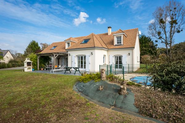 SUPERBE PAVILLON A ROEZE SUR SARTHE