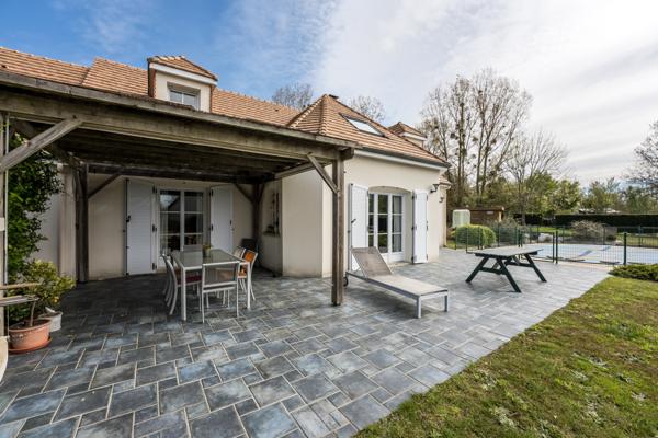 SUPERBE PAVILLON A ROEZE SUR SARTHE