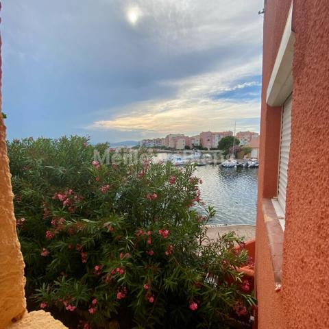 Emplacement idéal sur la Marina