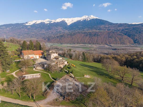 Château de Savoie, sentinelle historique entre Albertville et Chambéry.