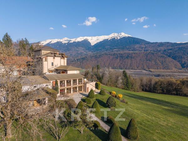 Château de Savoie, sentinelle historique entre Albertville et Chambéry.