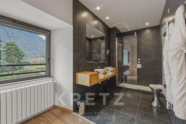 Château de Savoie, sentinelle historique entre Albertville et Chambéry.