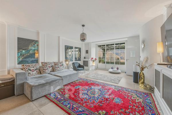 Château de Savoie, sentinelle historique entre Albertville et Chambéry.