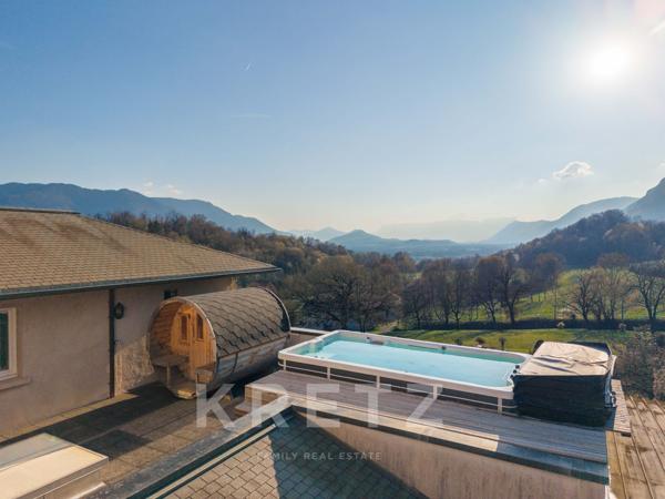 Château de Savoie, sentinelle historique entre Albertville et Chambéry.