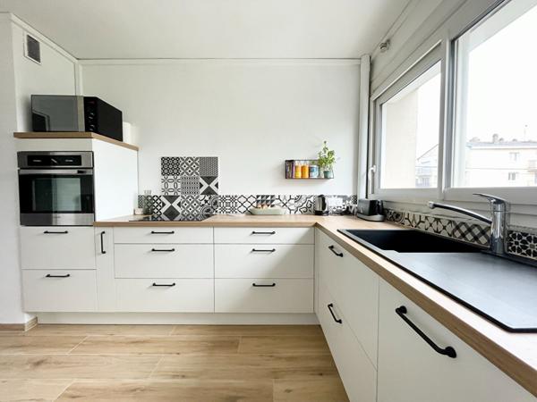 A VENDRE - Angers BICHON , PREDALI, BARRA proche CHU - Appartement de type 2 avec place de parking et cave à 4 minutes du CHU et 12 minutes de la gare d'Angers.