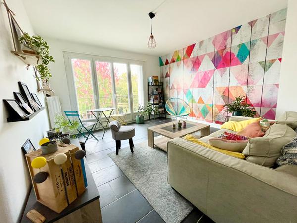 A VENDRE - Angers BICHON , PREDALI, BARRA proche CHU - Appartement de type 2 avec place de parking et cave à 4 minutes du CHU et 12 minutes de la gare d'Angers.