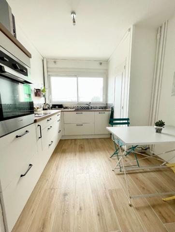 A VENDRE - Angers BICHON , PREDALI, BARRA proche CHU - Appartement de type 2 avec place de parking et cave à 4 minutes du CHU et 12 minutes de la gare d'Angers.