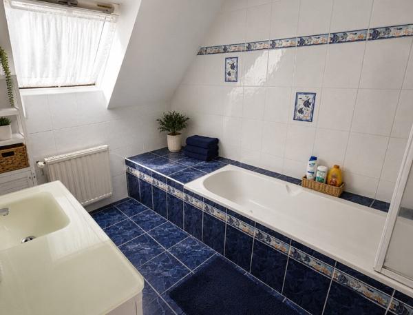 Concarneau maison de 139 m² avec vie de plain pied proximité sentier côtier et commerces.