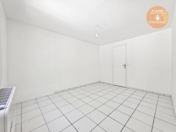 Location                                                      Appartement
                        
                     2 pièces                      28 m2                     à Corbeil-Essonnes