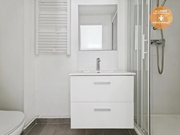 Location                                                      Appartement
                        
                     2 pièces                      28 m2                     à Corbeil-Essonnes
