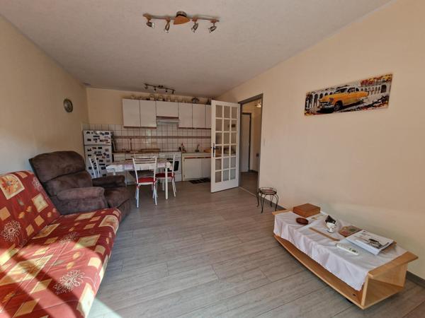 Sablettes/Tamaris T2 en rez de jardin plus parking  proche de la plage, des transports et commerces