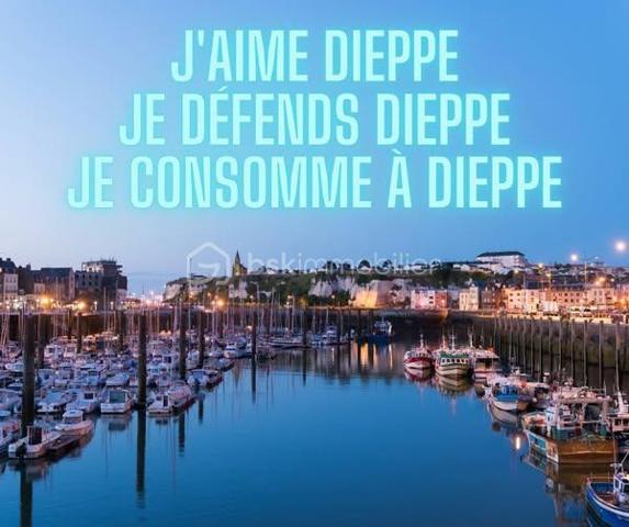 BSKIMMOBILIER vous propose, à la vente, ce fonds de commerce de coiffure mixte et barbier, sur les hauteurs de Dieppe, au cœur d’un quartier résidentiel, calme et dynamique (création de logements récents et à venir avec le chantier EPR 2 de PENLY).
Au bord d’une rue passante, à proximité d’autres commerces, des écoles-collège, des maisons de retraite et d’un centre médical, ce salon de coiffure bénéficie d’une très bonne visibilité et renommée. Il s’appuie sur une clientèle fidélisée et de qualité grâce à son environnement immédiat.

La surface commerciale, en très bon état, d’une superficie totale de 50m2 environ, est composée de la partie salon avec 5 postes de travail avec du mobilier très stylé « Collector » des années 1960  et du matériel professionnel récent, d’une zone d’attente, d’un toilette séparé et d’une petite pièce dédiée au repos du personnel et à la blanchisserie.
L’ espace intérieur a été soigné et aménagé pour créer une atmosphère chaleureuse et conviviale, favorisant une expérience agréable pour les clients.
L’affaire est très bien exploitée depuis 2015, avec un CA en constante augmentation et un EBE confortable. Elle est exploitable sans délai, aucun travaux à prévoir, et sans reprise de personnel.

Eléments techniques :
-	Bien non soumis au DPE.
-	Chauffage électrique (clim portable disponible)

Eléments financiers :
-	Loyer : 580 € HC, bail  3 / 6 / 9
-	Absence de charges de copropriété

Vous êtes intéressé par cette belle opportunité commerciale à saisir ?

Contactez-moi par téléphone au 06.89.96.20.74 pour plus d’informations et programmer une visite !
Pour obtenir les documents administratifs et financiers confidentiels, une demande devra être faite par mail, à mon attention à   c.leclerc@bskimmobilier.com,  doublée de la signature d’un engagement de confidentialité.