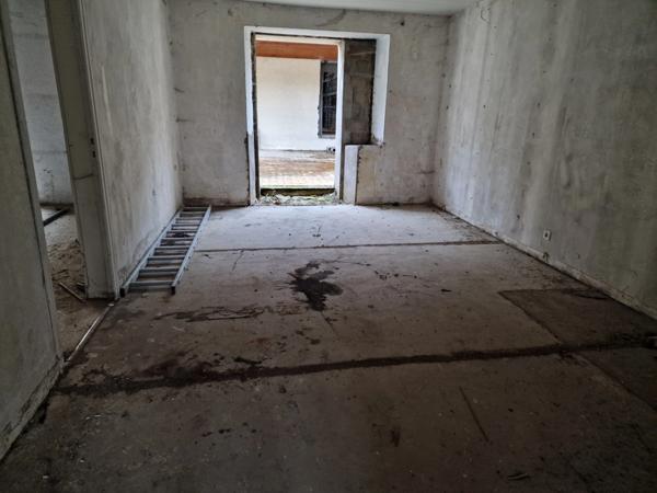 Dpt Vosges (88), à vendre proche DE CHÂTENOIS VITTEL maison P6 à rénover complètement