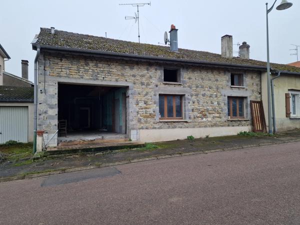 Dpt Vosges (88), à vendre proche DE CHÂTENOIS VITTEL maison P6 à rénover complètement
