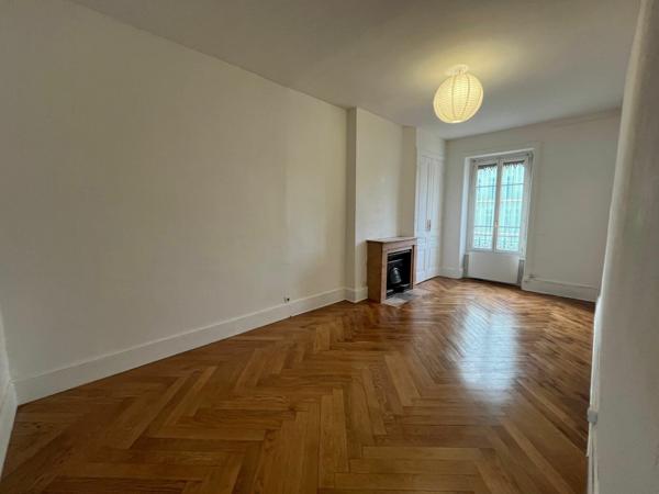 Appartement à louer    2 pièces • 57 m2 Lyon 7