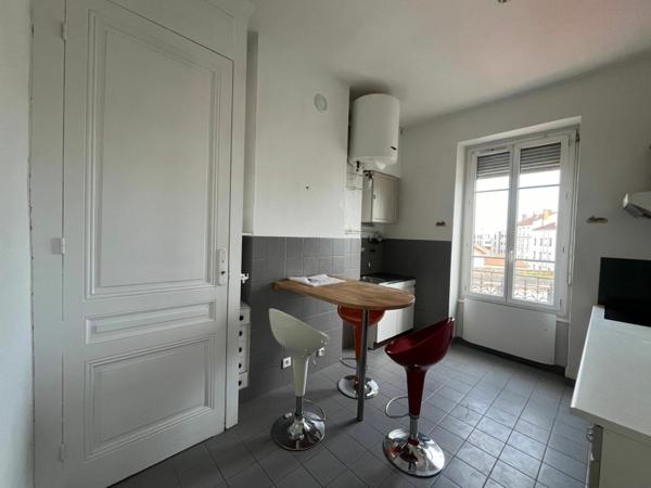 Appartement à louer    2 pièces • 57 m2 Lyon 7