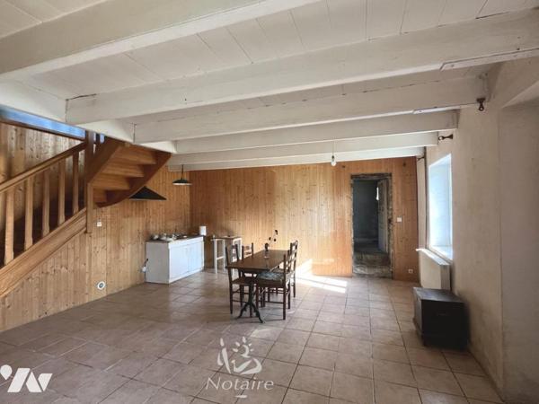 PLOUESCAT – Charmante maison en pierre à moins d’1 km des plages