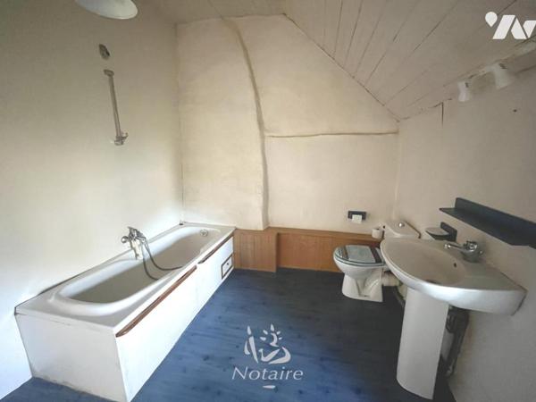 PLOUESCAT – Charmante maison en pierre à moins d’1 km des plages