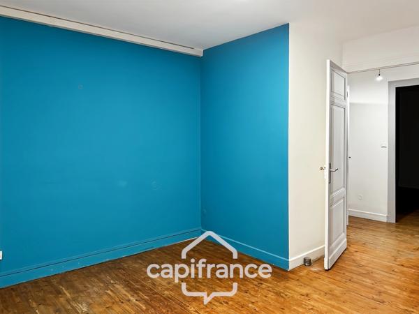 Bureaux de 180m2 avec sous-sol intégral en cœur de ville dans un bel immeuble en pierre